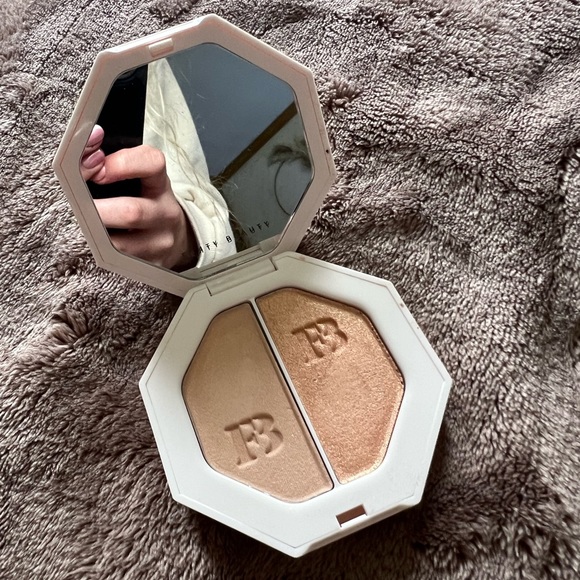 Fenty Beauty Highlight - Picture 2 of 3